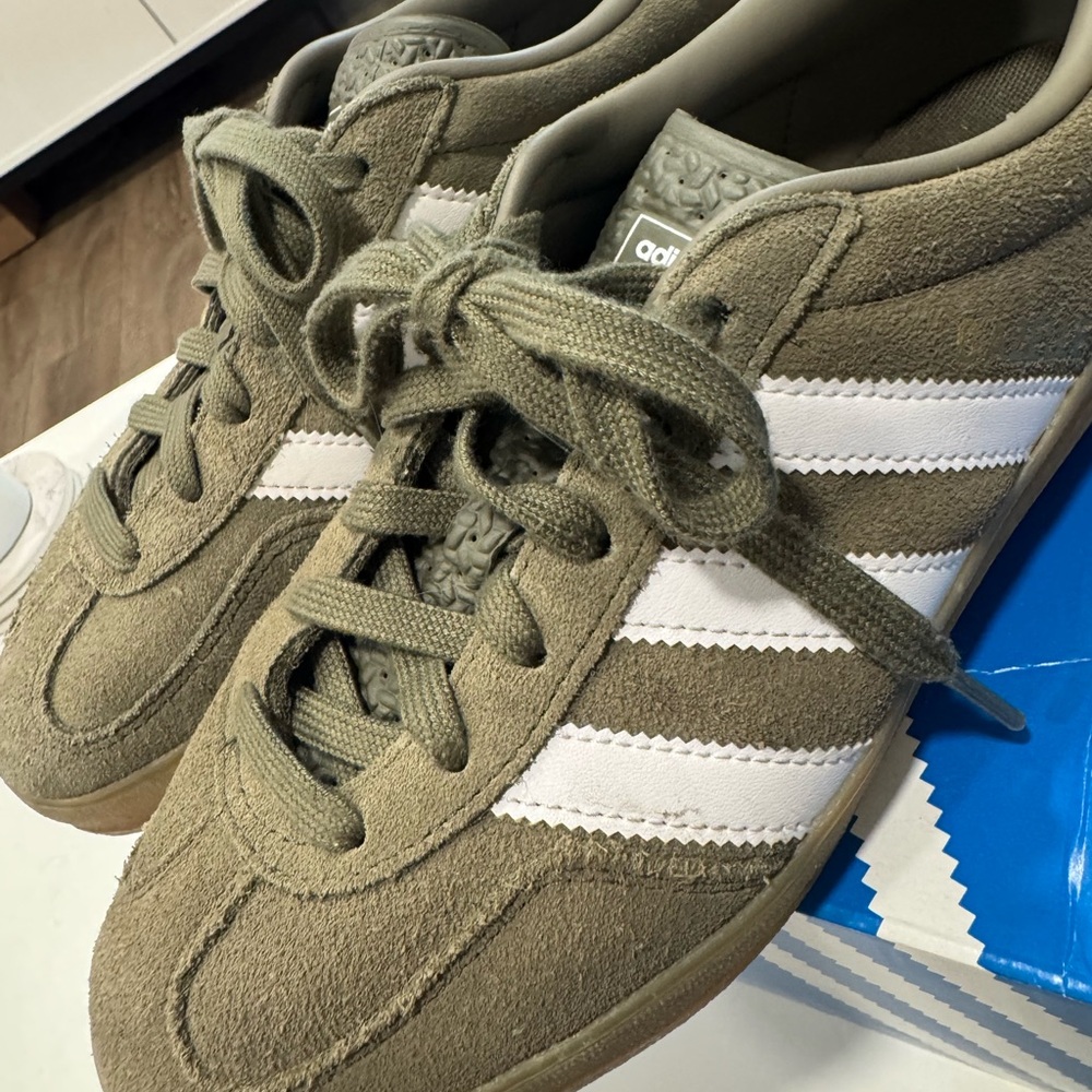 Adidas Men’s Olive Green Gazelle Shoes! Size 7!